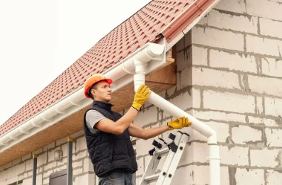Pose et remplacement de gouttières à Lamarque